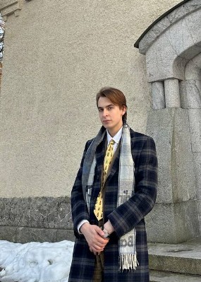 Репетитор Артём Тимофеевич