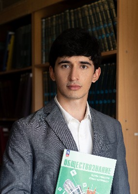 Репетитор Олег Касемович